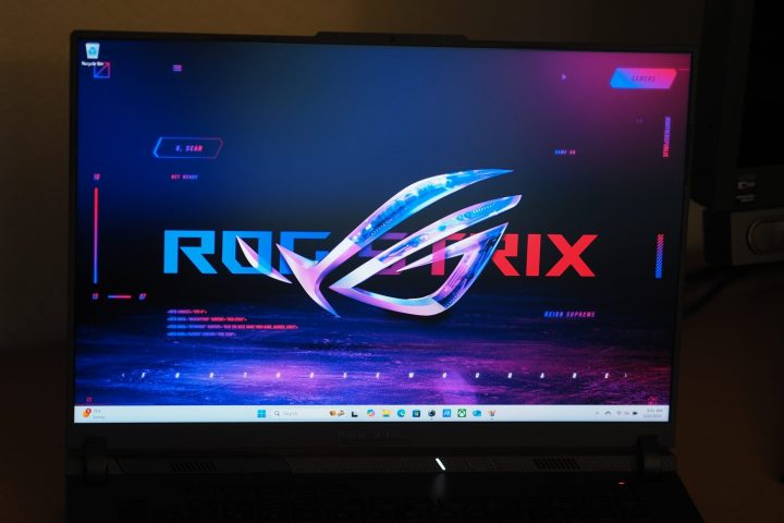 Asus ROG Strix G16 Review: Fast, Affordable Gaming Laptop Explored 13 Asus ROG Strix G16 front view showing display.