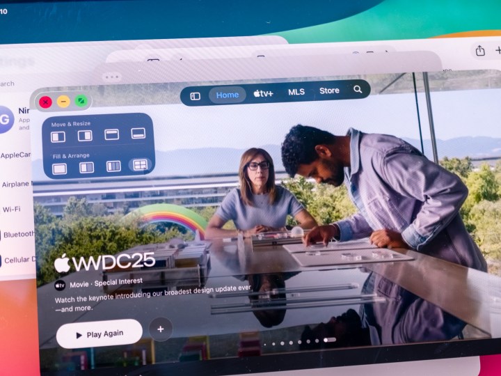 iPadOS 26 Developer Beta: Transform Your iPad Experience Now 12 Preset window management options on iPadOS 26 developer beta 1 running on an iPad Pro M4