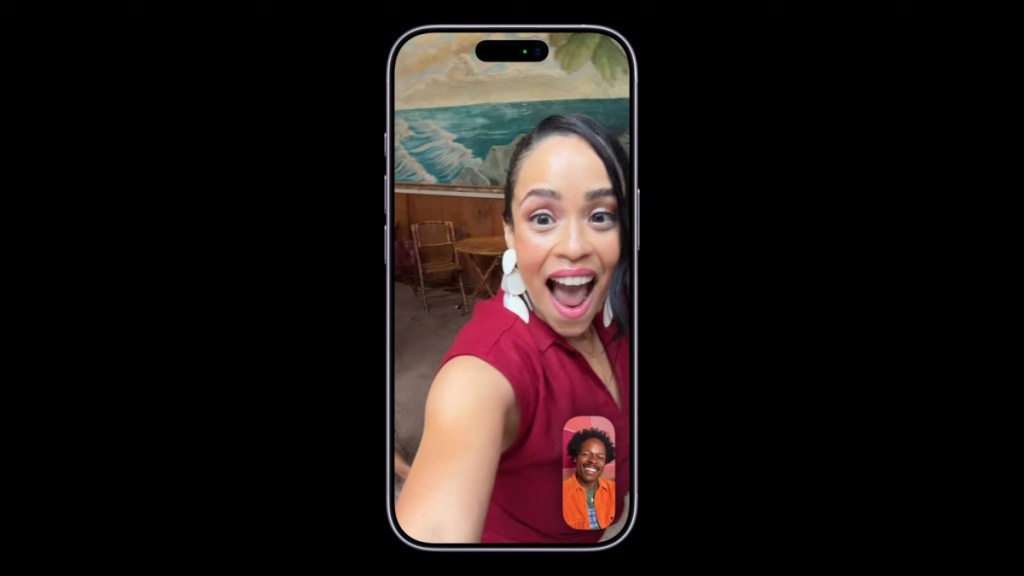 iPhone 17 Revolutionizes Selfies: Solving the Age-Old Problem 8 FaceTime call on an iPhone 17