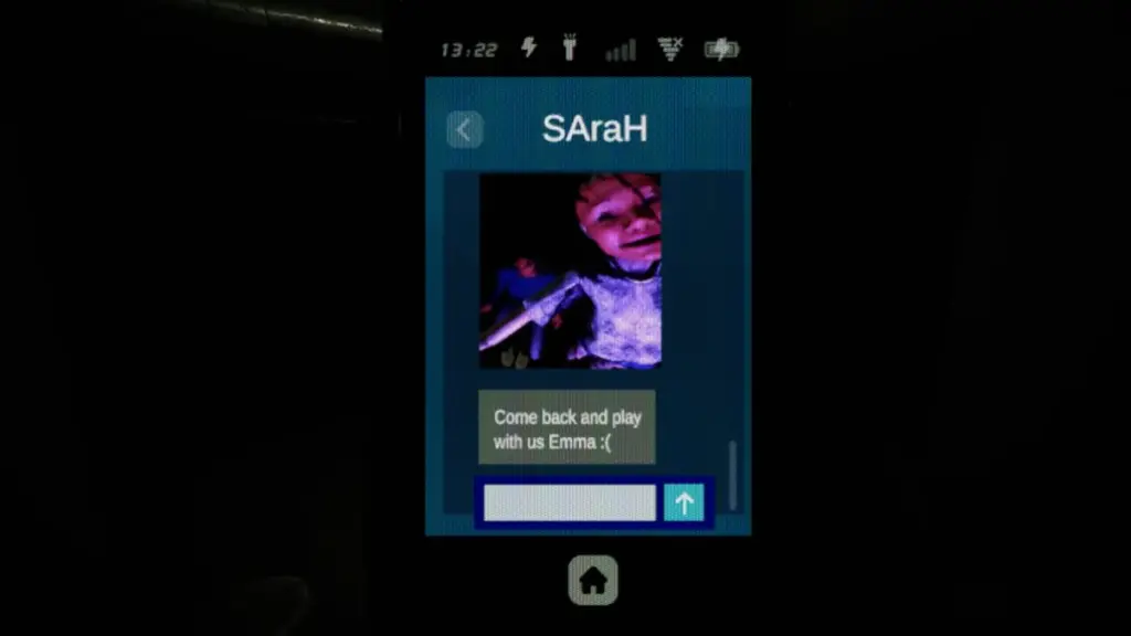 Face of Another: Story Summary and Ending Explained 6 The entity wearing a smiling mask with Sarah's unmoving body behind her, inviting Emma to come back and play on Sarah's message log