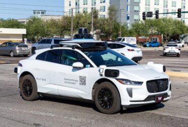 Waymo Pays $22 to Fix Stuck Robotaxi Doors: Human Drivers Still Needed 11 Waymo Pays $22 to Fix Stuck Robotaxi Doors: Human Drivers Still Needed