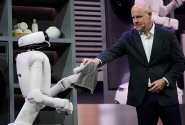 Impressive CES Robots: Slow But Significant Autonomous Movement 5 Impressive CES Robots: Slow But Significant Autonomous Movement