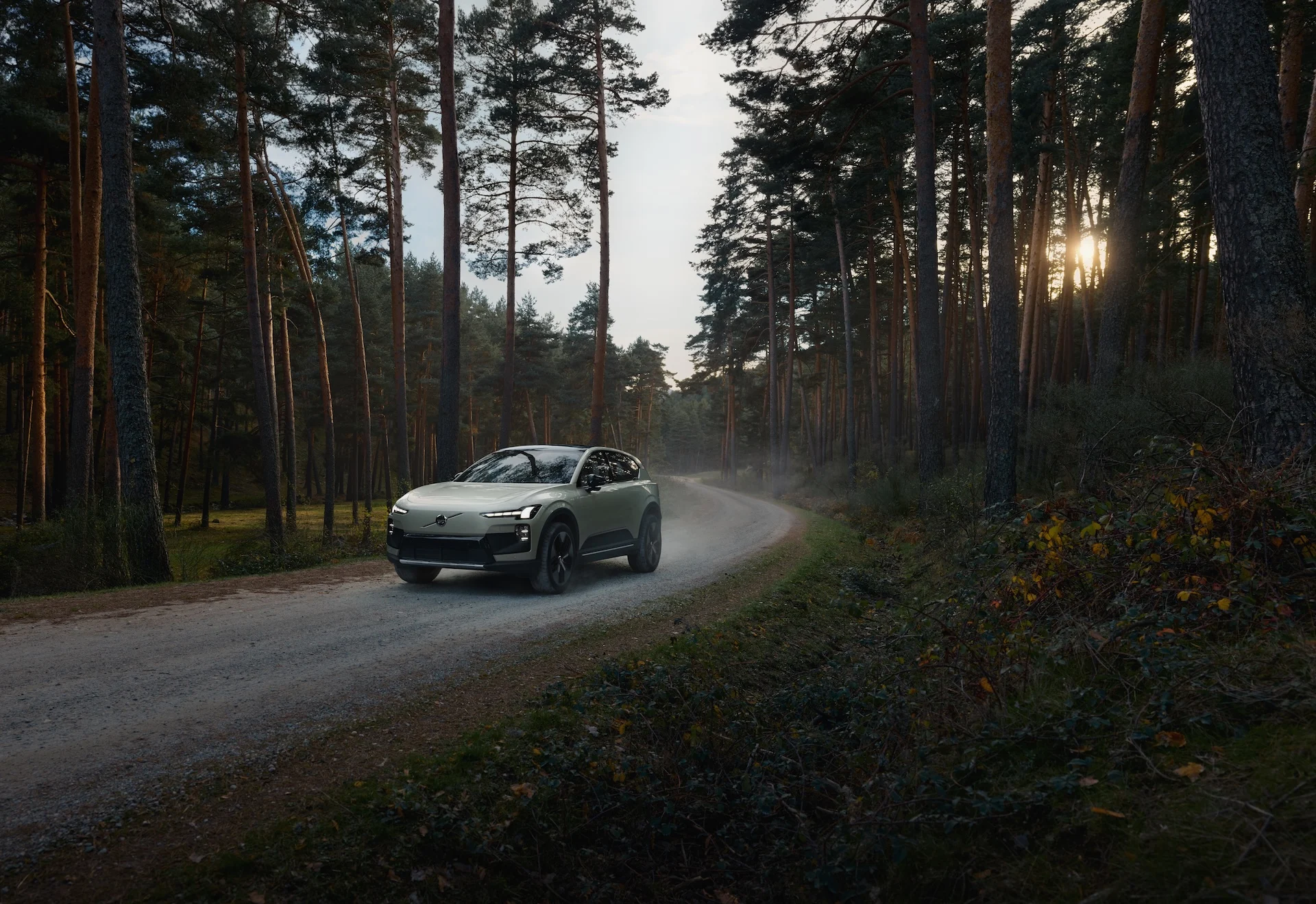 Volvo EX60 EV: 400-Mile Range & AI Features 6 Ex60 Volvo On The Road