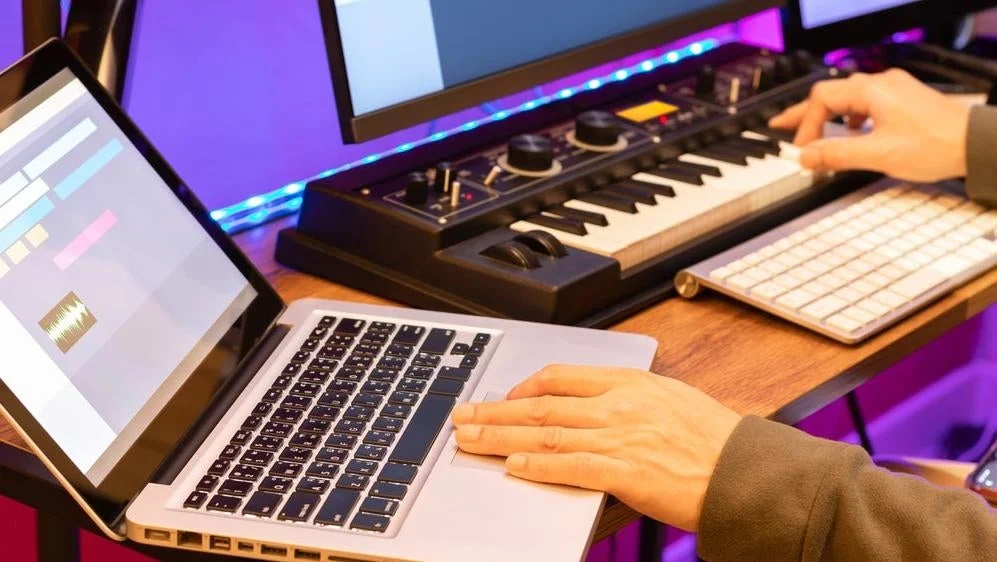 Berklee AI Course Sparks Student Backlash Over ‘Bots and Beats’ 5 Berklee AI Course Sparks Student Backlash Over ‘Bots and Beats’