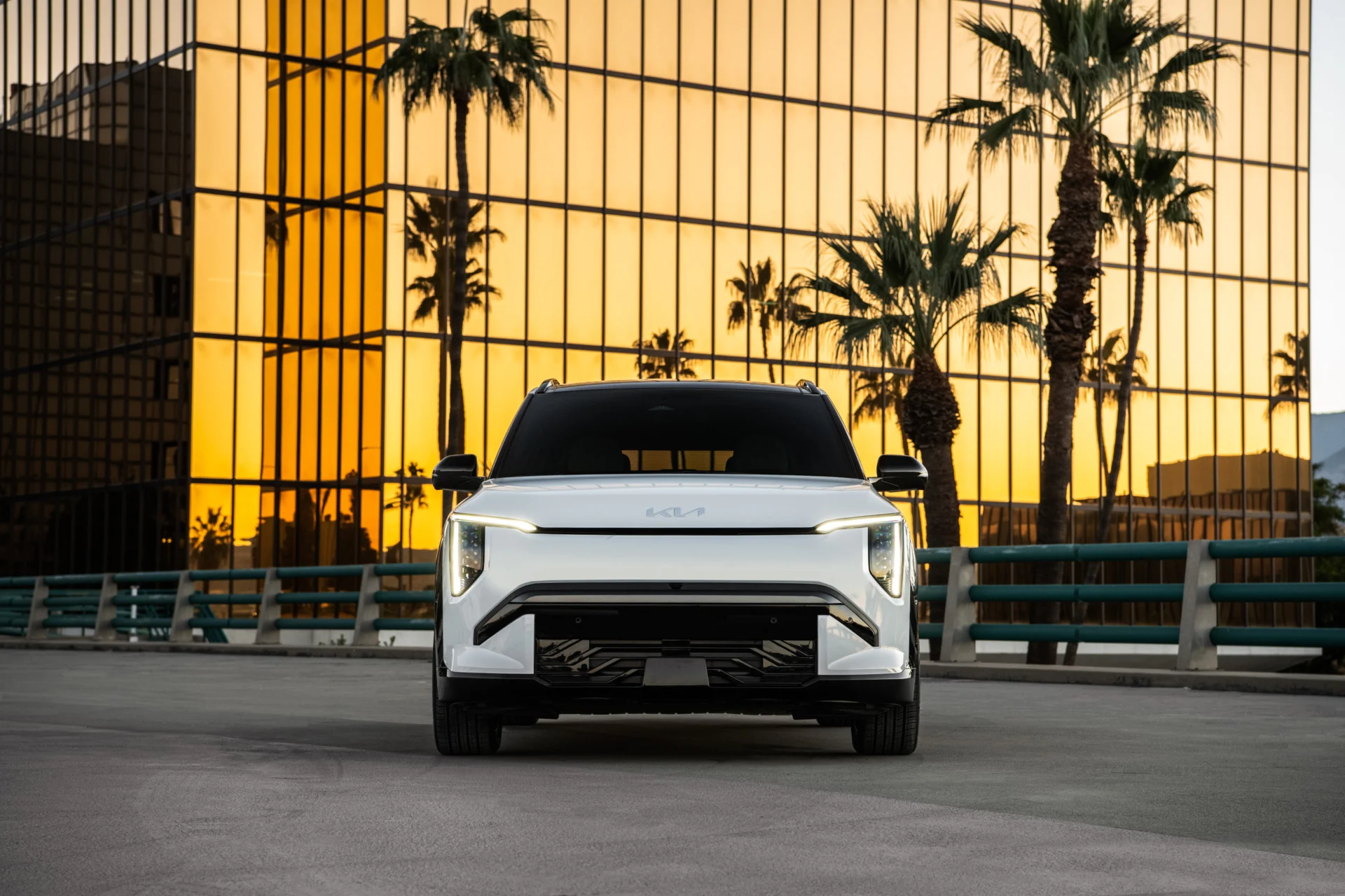 Kia EV3 Arrives in US This Year – Up to 320-Mile Range 6 A front view of the 2027 Kia EV3.