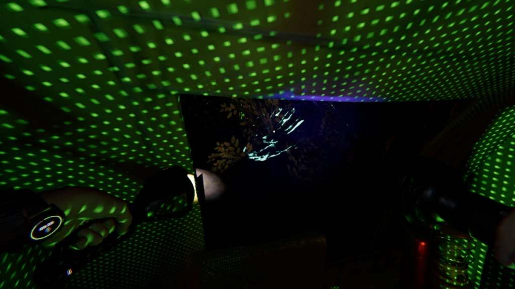 How to Identify a Kormos in Phasmophobia: Tips & Evidence 6 An ultraviolet handprint on a tent in phasmophobia