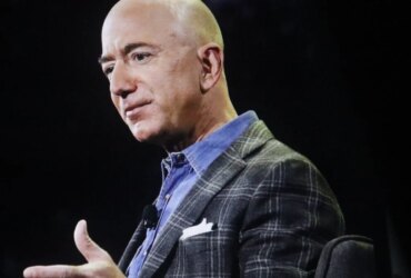 Jeff Bezos Tells Workers to ‘Be So Happy’ About AI Gift 7 Jeff Bezos Tells Workers to ‘Be So Happy’ About AI Gift
